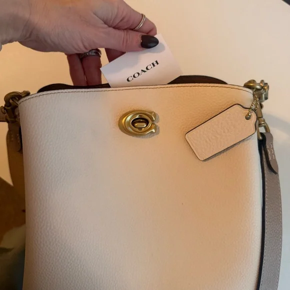 Elegant Coach Cream Bag - Picture 3 of 6